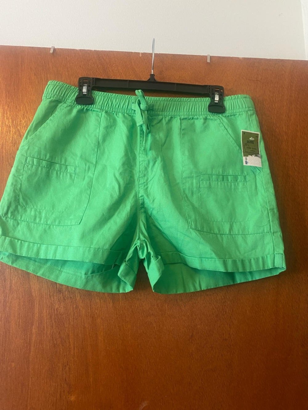 Body Glove Women's Green Drawstring Casual Shorts. Large
